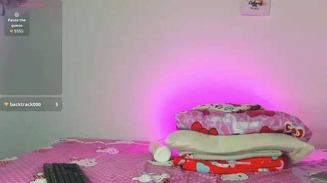 lustlunna online show from November 3, 2025, 2:24 am