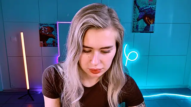 AdelLoyss online show from September 9, 2025, 5:07 am