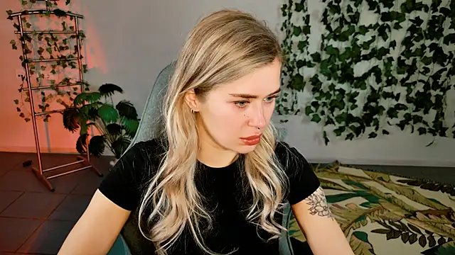 AdelLoyss online show from September 10, 2025, 5:07 am