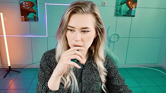 AdelLoyss online show from September 22, 2025, 9:11 am