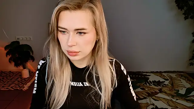 AdelLoyss online show from September 28, 2025, 9:03 am