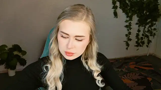 AdelLoyss online show from October 15, 2025, 1:11 pm