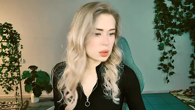 AdelLoyss online show from October 18, 2025, 1:12 pm