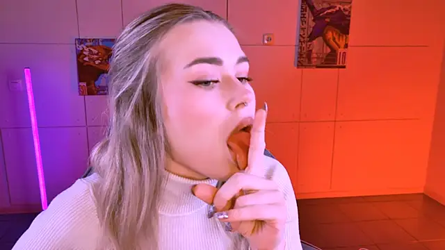 AdelLoyss online show from November 8, 2025, 5:12 pm