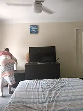 aussiepeaches online show from September 22, 2025, 12:23 am