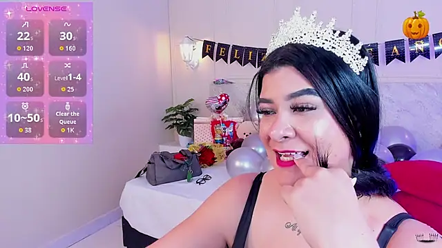 TianaGlow26 online show from November 3, 2025, 7:37 pm