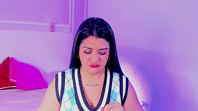 Snapshot of TianaGlow26 chatting on February 7, 2026, 9:40 pm TianaGlow26 online show from February 7, 2026, 9:40 pm