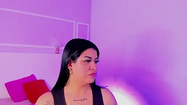 Snapshot of TianaGlow26 chatting on February 11, 2026, 6:35 pm TianaGlow26 online show from February 11, 2026, 6:35 pm