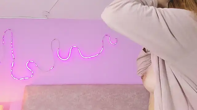 EmaRae1499 online show from November 30, 2025, 3:49 pm