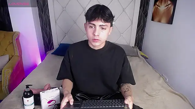 SamuFOXXX online show from October 23, 2025, 8:07 pm