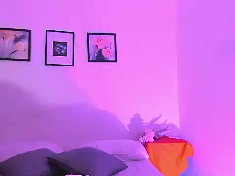 MerryyMendez online show from November 8, 2025, 2:01 am