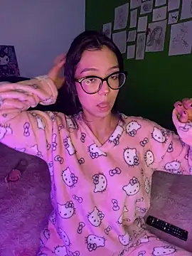 Valen-Foxx online show from October 10, 2025, 6:23 am