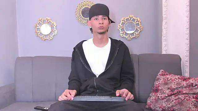 Snapshot of kenix_777 chatting on September 15, 2025, 12:21 am kenix 777 online show from September 15, 2025, 12:21 am