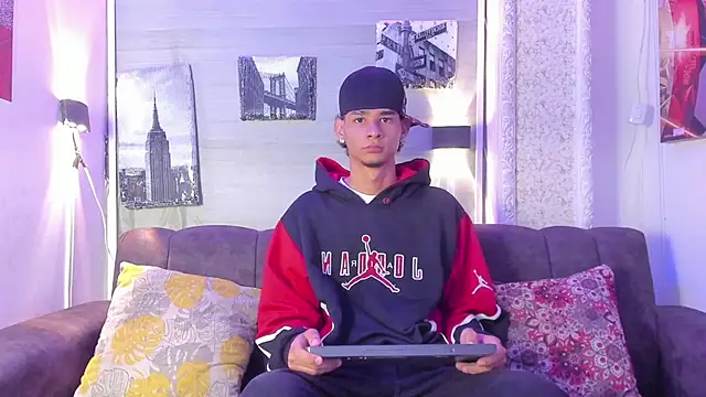 Snapshot of kenix_777 chatting on September 27, 2025, 8:03 pm kenix 777 online show from September 27, 2025, 8:03 pm