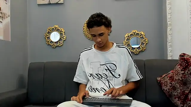 Snapshot of kenix_777 chatting on September 29, 2025, 12:05 am kenix 777 online show from September 29, 2025, 12:05 am