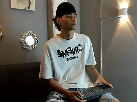 Snapshot of kenix_777 chatting on October 17, 2025, 8:00 pm kenix 777 online show from October 17, 2025, 8:00 pm