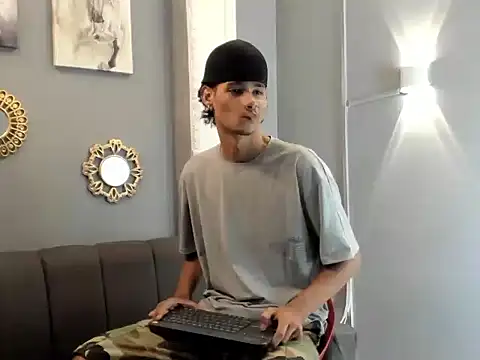 Snapshot of kenix_777 chatting on October 18, 2025, 11:05 pm kenix 777 online show from October 18, 2025, 11:05 pm