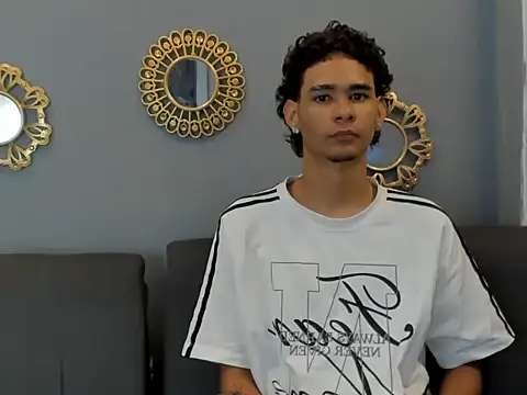 Snapshot of kenix_777 chatting on October 28, 2025, 7:49 pm kenix 777 online show from October 28, 2025, 7:49 pm