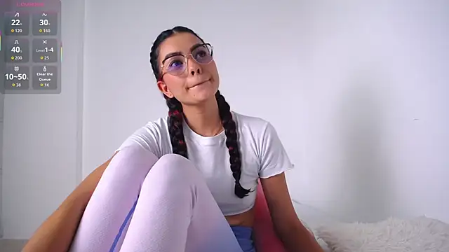 emilytolson  online show from October 10, 2025, 6:29 pm