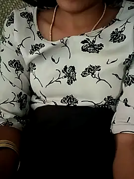 Snapshot of Tamil_Sreesha chatting on October 8, 2025, 12:03 pm Tamil Sreesha online show from October 8, 2025, 12:03 pm