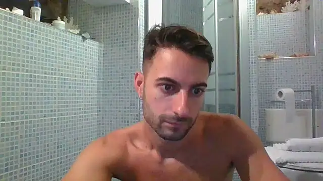 Snapshot of Amicisegreti chatting on September 11, 2025, 7:19 am Amicisegreti online show from September 11, 2025, 7:19 am