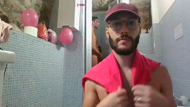 Amicisegreti online show from October 10, 2025, 10:58 am