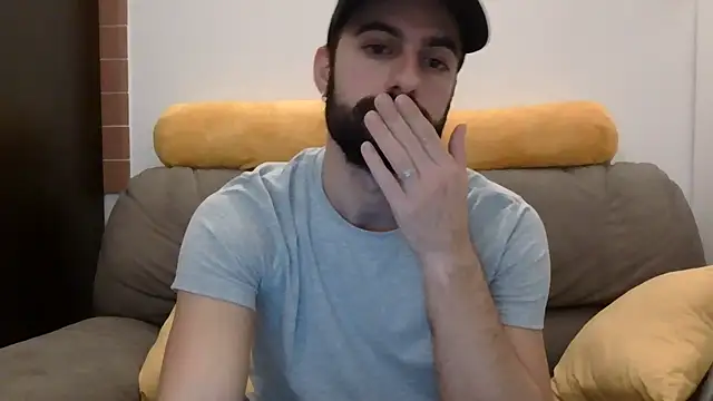 Amicisegreti online show from November 25, 2025, 9:48 pm