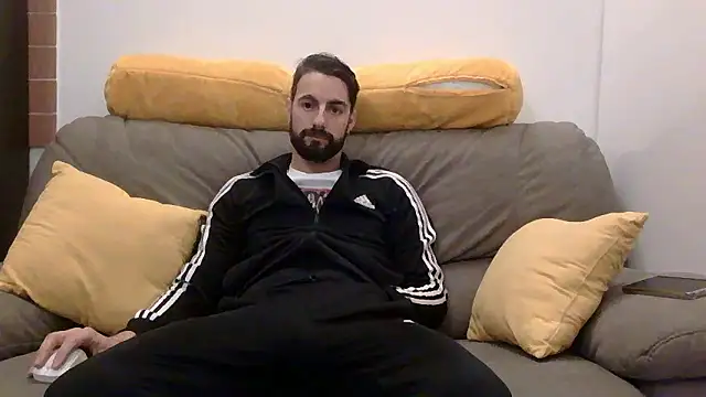 Amicisegreti online show from January 12, 2026, 6:35 pm