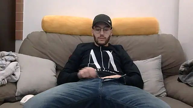 Amicisegreti online show from February 5, 2026, 9:19 pm