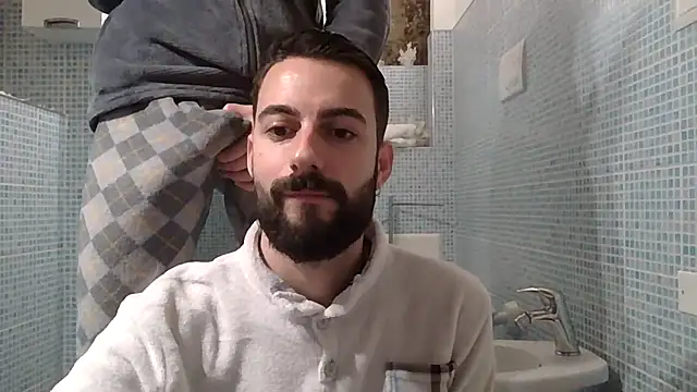 Amicisegreti online show from February 12, 2026, 7:14 am