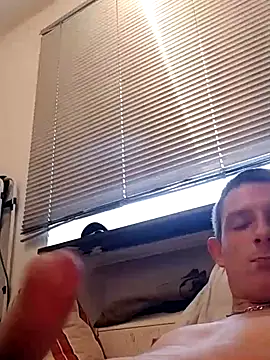 Snapshot of P44698 chatting on October 4, 2025, 2:15 pm P44698 online show from October 4, 2025, 2:15 pm