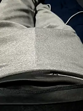 Snapshot of Aaia93 chatting on November 8, 2025, 5:51 am Aaia93 online show from November 8, 2025, 5:51 am