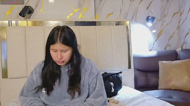 Olivia11  online show from April 9, 2026, 12:43 pm