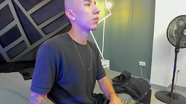 Snapshot of Justin_Lakee chatting on September 22, 2025, 11:18 pm Justin Lakee online show from September 22, 2025, 11:18 pm