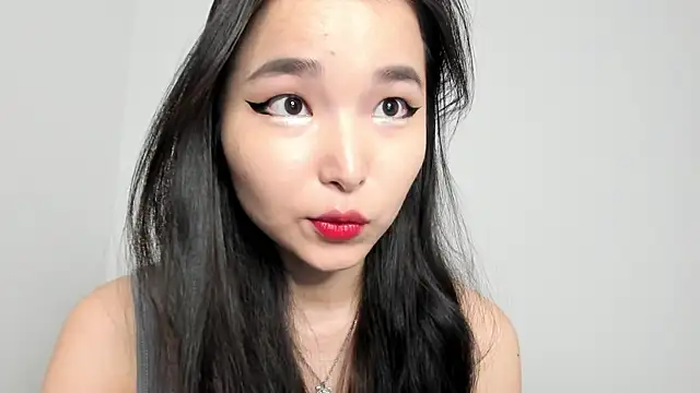 Soyun Mia online show from December 15, 2025, 12:20 pm