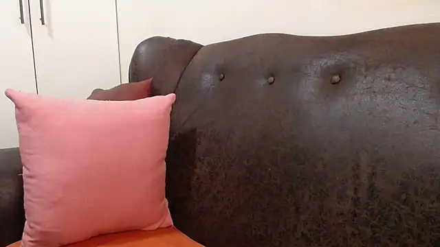 bustylaura4u online show from March 1, 2025, 8:02 am