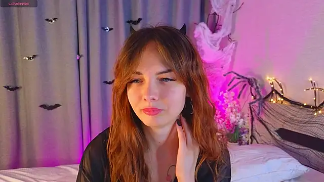 Snapshot of LisaDrake chatting on October 24, 2025, 8:16 pm LisaDrake online show from October 24, 2025, 8:16 pm