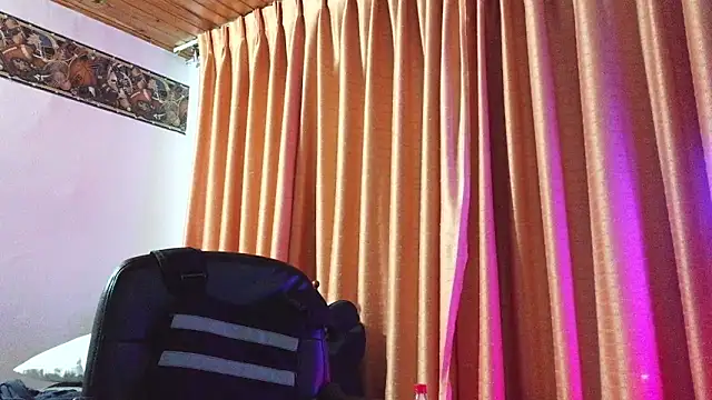 Axel-Cr0ss online show from October 7, 2025, 11:57 pm