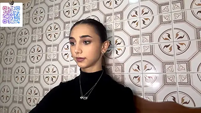 LinaMour online show from December 4, 2025, 10:29 pm