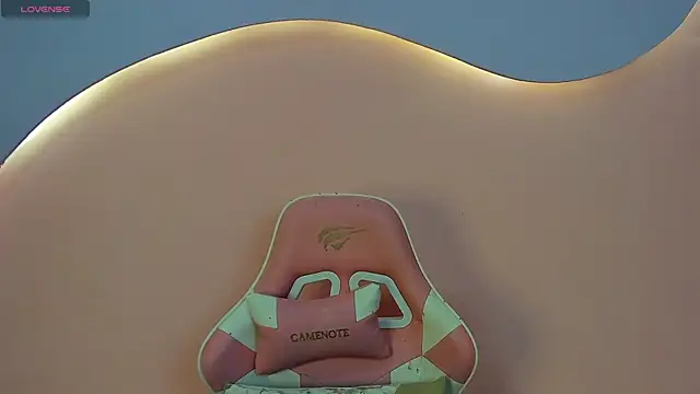 SkylerBloomm online show from November 3, 2025, 3:41 am