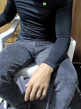 yazinyazin1 online show from November 3, 2025, 8:43 pm