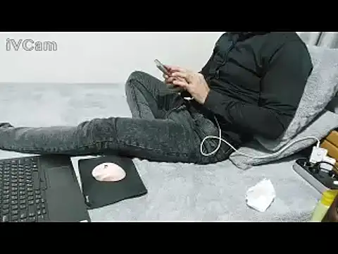 yazinyazin1 online show from January 16, 2026, 8:35 pm