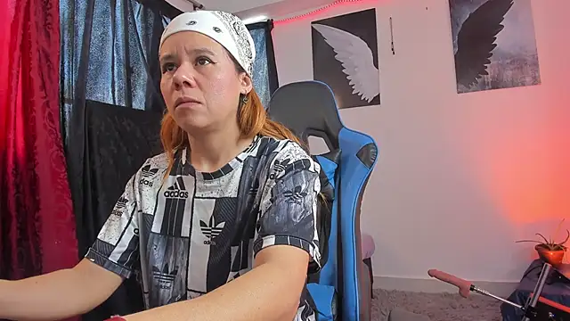 agatha walter  online show from October 5, 2025, 3:54 pm