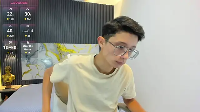 Snapshot of SantiagoRusso18 chatting on September 23, 2025, 12:08 pm SantiagoRusso18 online show from September 23, 2025, 12:08 pm
