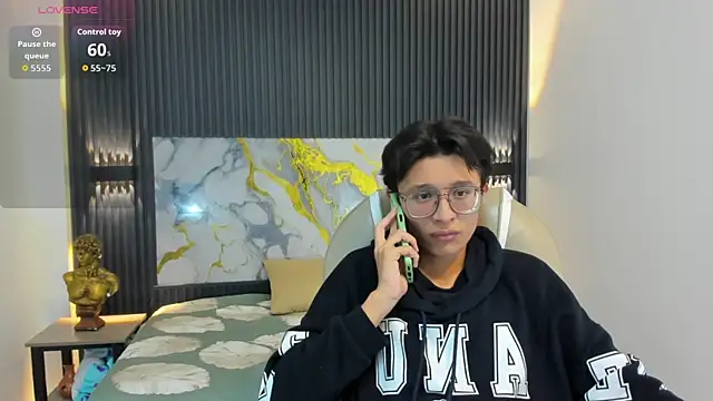 SantiagoRusso18 online show from November 21, 2025, 2:32 am