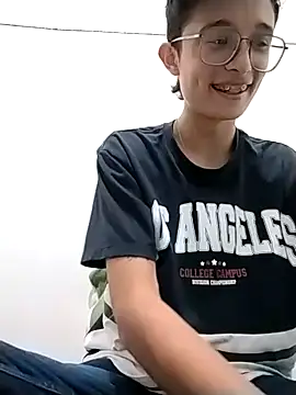 SantiagoRusso18 online show from January 13, 2026, 9:42 pm