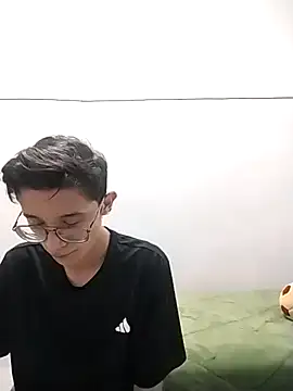 SantiagoRusso18 online show from January 14, 2026, 3:50 pm