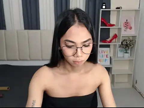 PetiteAsianYuki online show from October 27, 2025, 5:22 am