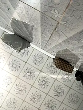 Snapshot of Tiffany-yy chatting on October 17, 2025, 6:27 am Tiffany-yy online show from October 17, 2025, 6:27 am