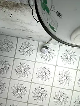 Snapshot of Tiffany-yy chatting on October 22, 2025, 4:35 am Tiffany-yy online show from October 22, 2025, 4:35 am